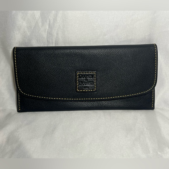 Dooney & Bourke Handbags - ✨NWOT DOONEY & BOURKE WALLET✨